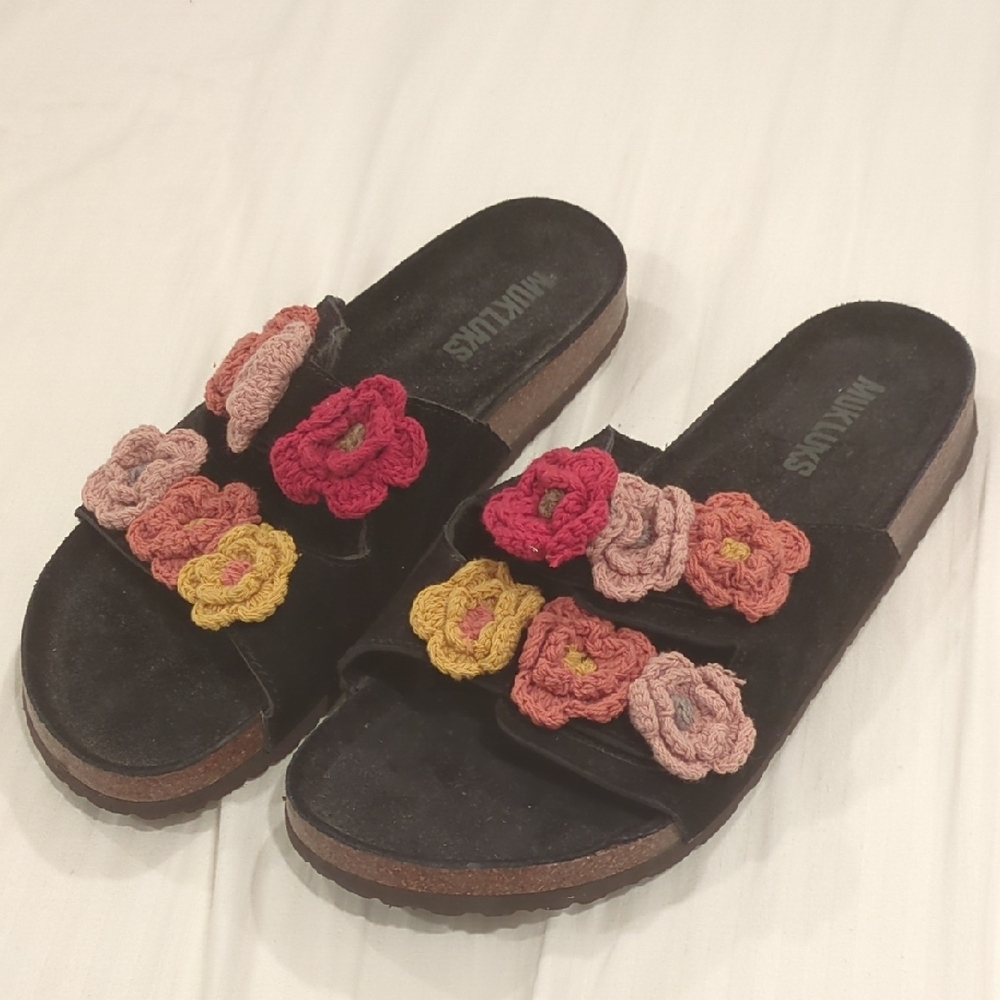 🩷 Muk Luks Black Mules with Pink and Yellow Floral Details